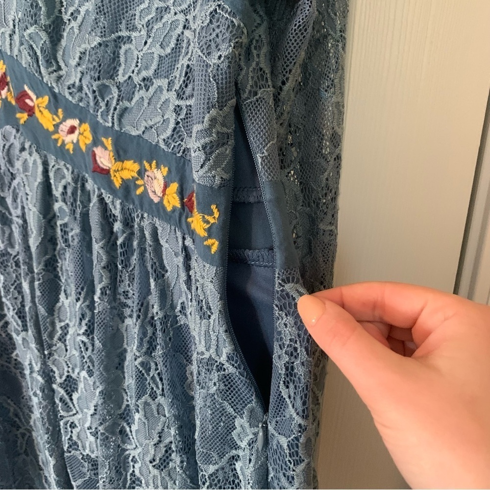 Miami Blue Lace Floral Embroidered V-Neck Long Sleeve Dress, size S - Picture 5 of 11